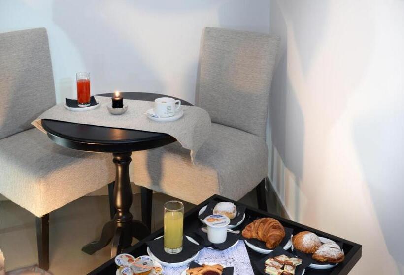 سوییت جونیور با بالکن, Barbarella Suite