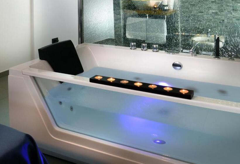 سوئیت با وان آب گرم, Barbarella Suite