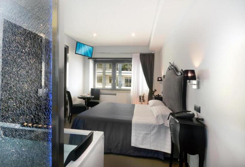 سوئیت با وان آب گرم, Barbarella Suite