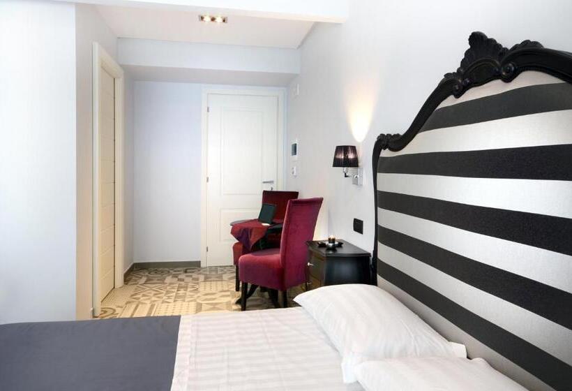 سوییت جونیور با بالکن, Barbarella Suite