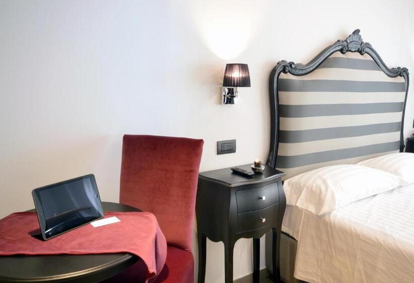 سوییت جونیور با بالکن, Barbarella Suite