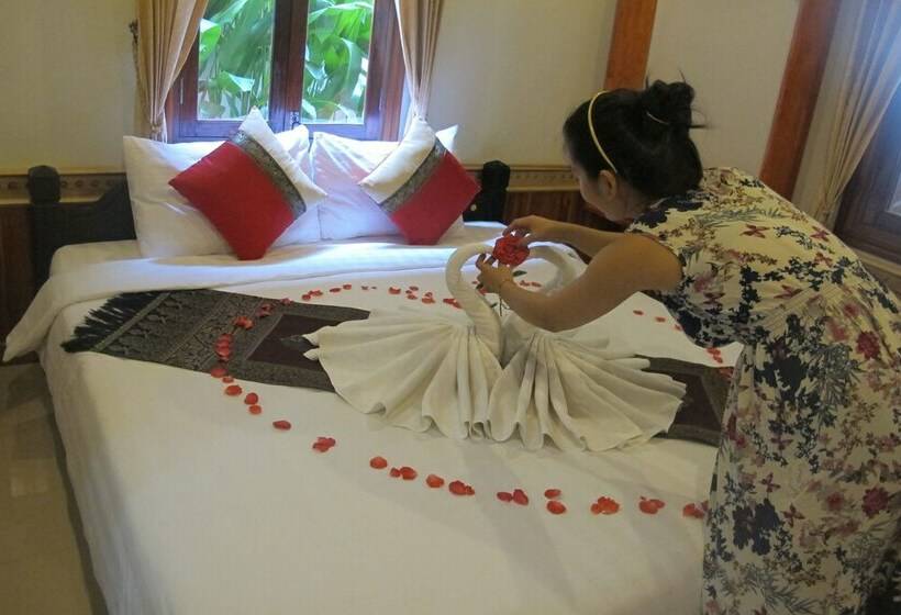 غرفة قياسية, Golden Lotus Place