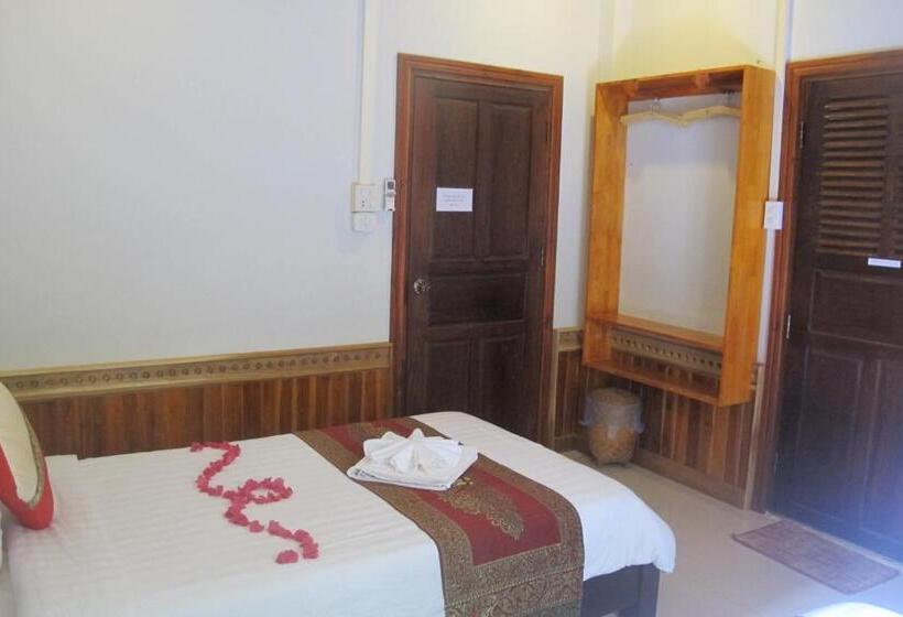 غرفة قياسية, Golden Lotus Place