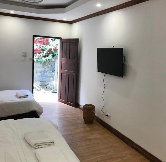 غرفة سوبيريور ثلاثية, Golden Lotus Place