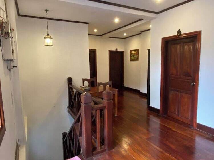 غرفة سوبيريور, Golden Lotus Place