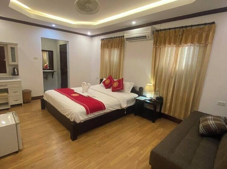 수피리어 룸, Golden Lotus Place