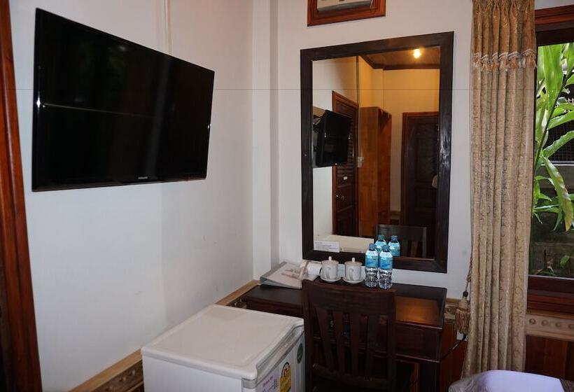 غرفة قياسية, Golden Lotus Place