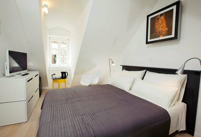 Habitaci�n Est�ndar Abuhardillada, Grgur Ninski Rooms