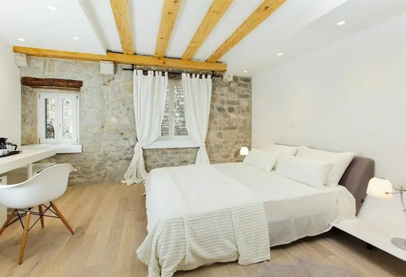 اتاق لوکس با چشم‌انداز شهر, Grgur Ninski Rooms