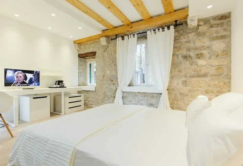 اتاق لوکس با چشم‌انداز شهر, Grgur Ninski Rooms