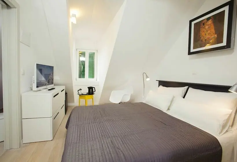 Habitaciï¿½n Estï¿½ndar Abuhardillada, Grgur Ninski Rooms