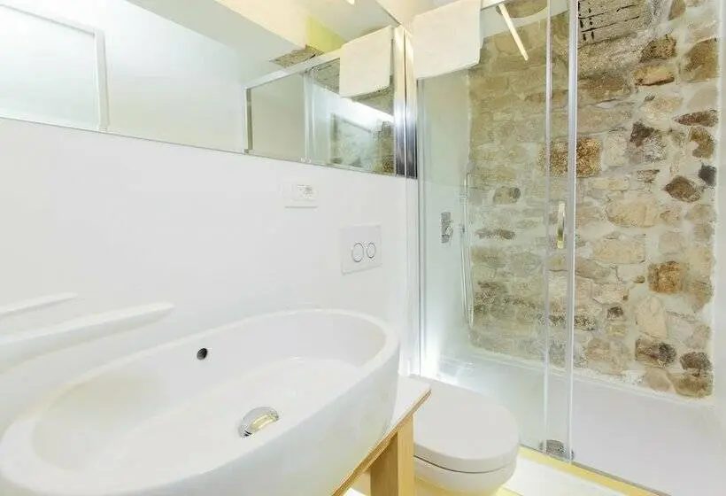 اتاق لوکس با چشم‌انداز شهر, Grgur Ninski Rooms