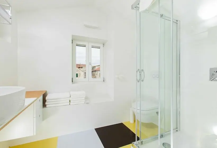 Habitaciï¿½n Estï¿½ndar Abuhardillada, Grgur Ninski Rooms