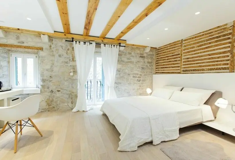 اتاق لوکس با چشم‌انداز شهر, Grgur Ninski Rooms