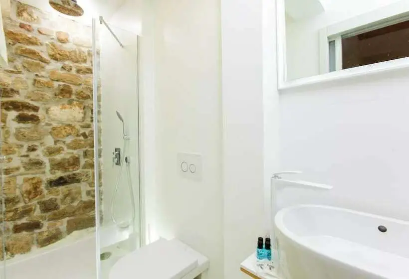 اتاق لوکس با چشم‌انداز شهر, Grgur Ninski Rooms