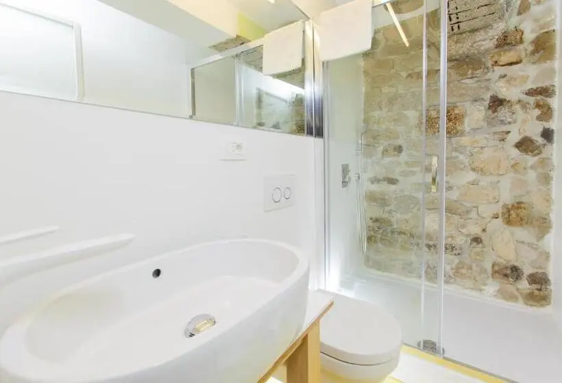 اتاق لوکس با بالکن, Grgur Ninski Rooms