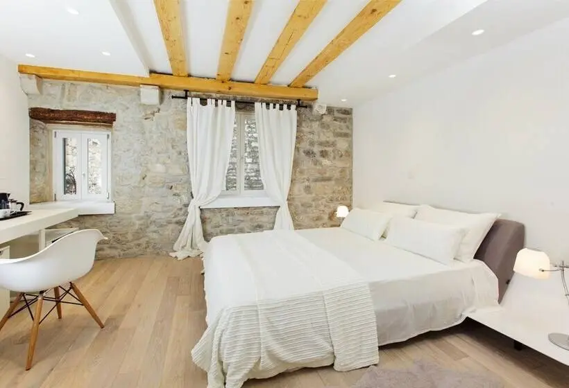 اتاق لوکس با چشم‌انداز شهر, Grgur Ninski Rooms