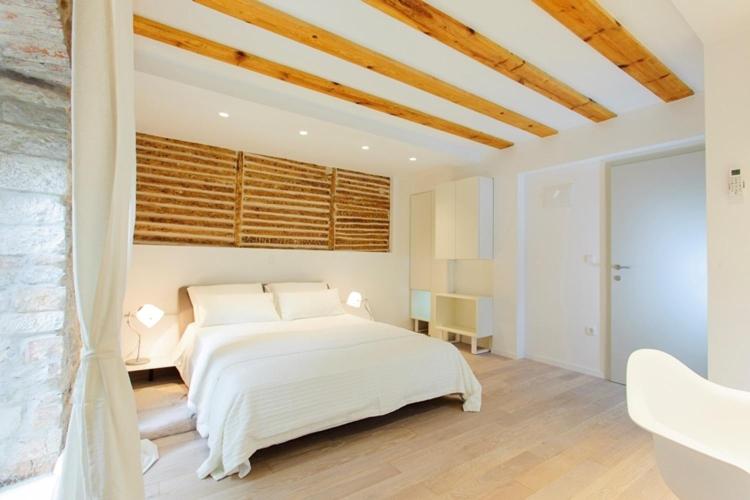 اتاق لوکس با بالکن, Grgur Ninski Rooms