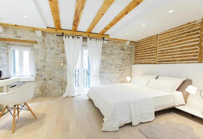 اتاق لوکس با بالکن, Grgur Ninski Rooms