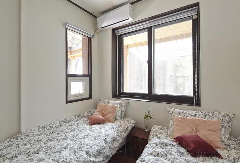 Quarto Estandar, Jiwoljang Guest House