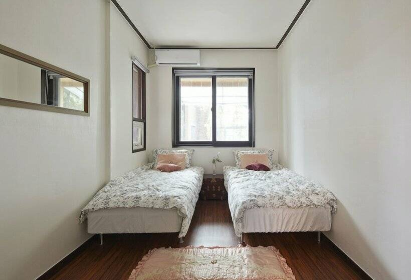 Quarto Estandar, Jiwoljang Guest House