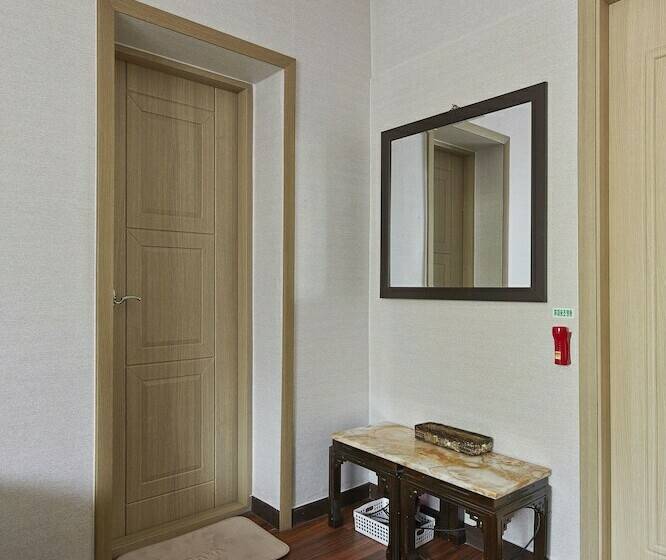 Quarto Estandar, Jiwoljang Guest House