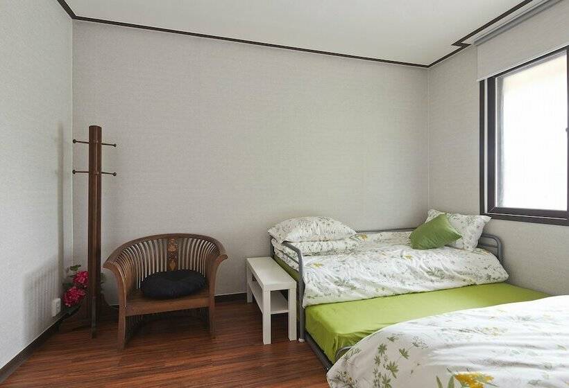 Quarto Estandar, Jiwoljang Guest House