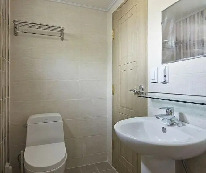 اتاق استاندارد, Jiwoljang Guest House