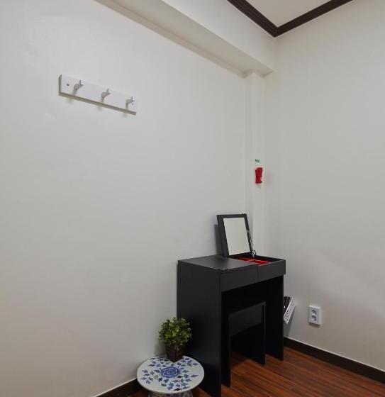 Quarto Estandar, Jiwoljang Guest House