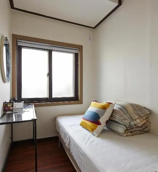 اتاق استاندارد یک تخته با سرویس بهداشتی مشترک, Jiwoljang Guest House