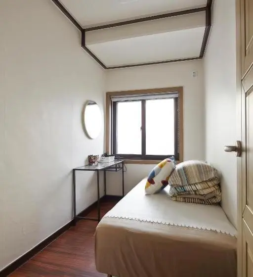اتاق استاندارد یک تخته با سرویس بهداشتی مشترک, Jiwoljang Guest House