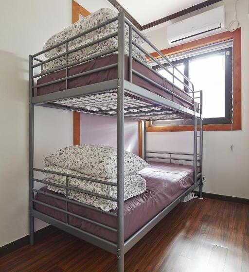 Quarto Estandar, Jiwoljang Guest House