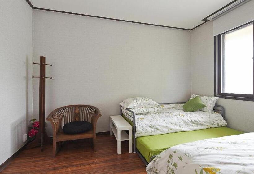 غرفة عائلية, Jiwoljang Guest House