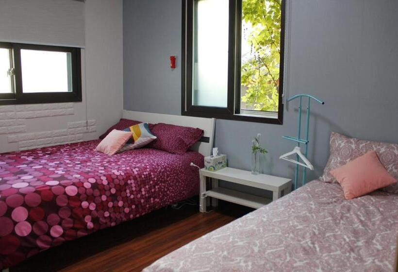 Quarto Triplo Estandar, Jiwoljang Guest House