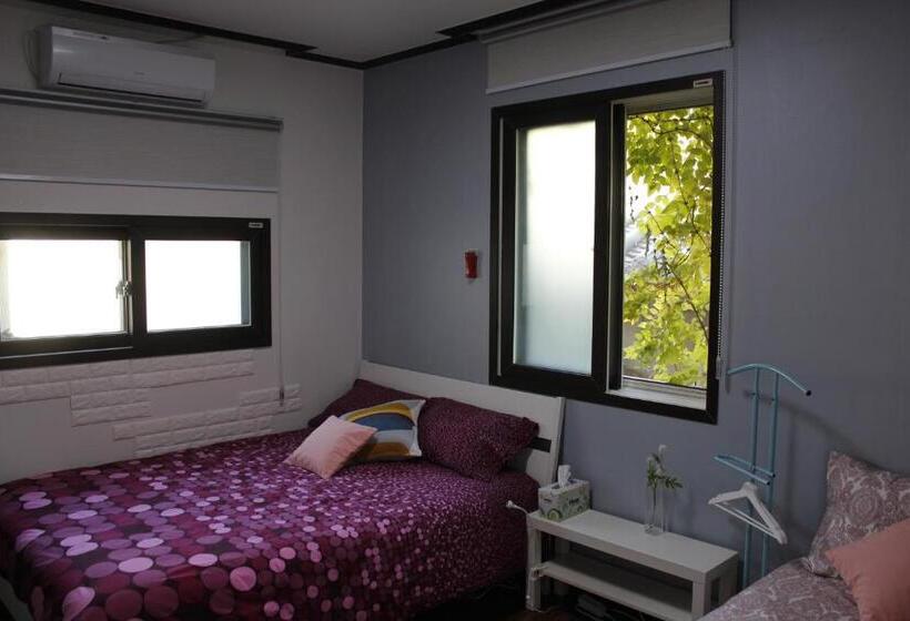 غرفة قياسية ثلاثية, Jiwoljang Guest House