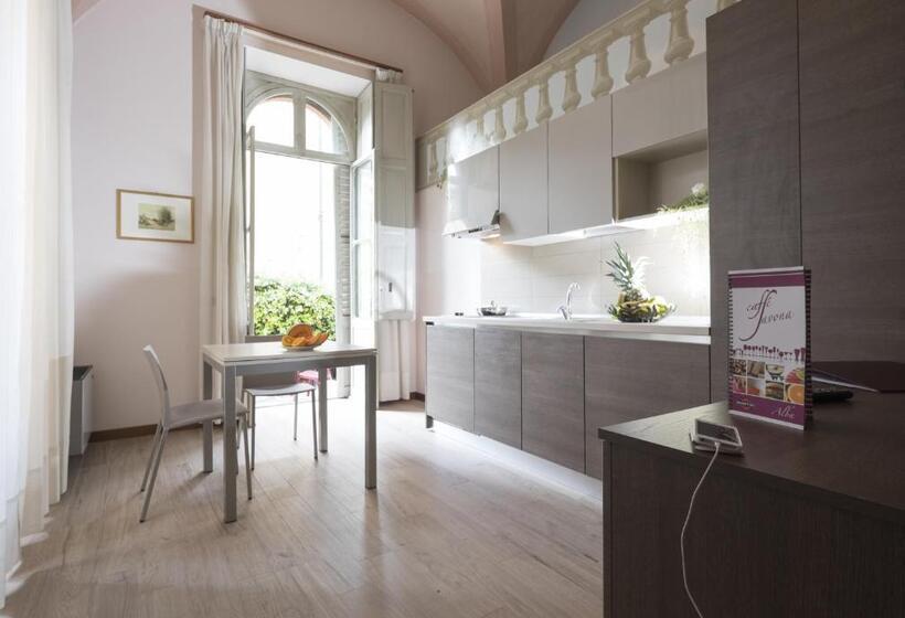 带1个卧室的带阳台的公寓, Residence Caffé Savona