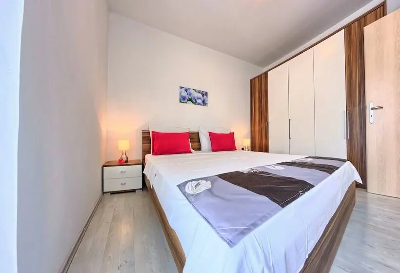 ２ベッドルームのコンフォートアパートメント, Apartments Cvita Holiday