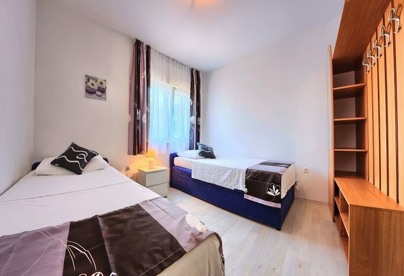 舒适两卧公寓, Apartments Cvita Holiday