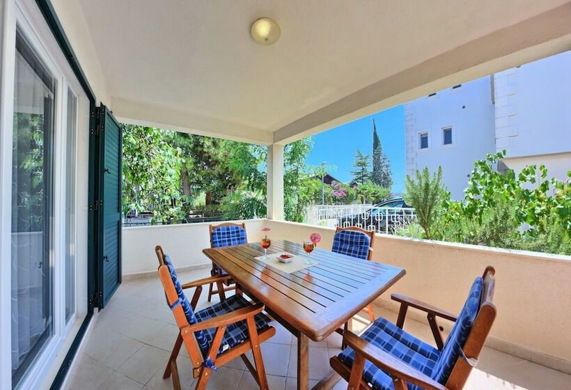 舒适两卧公寓, Apartments Cvita Holiday