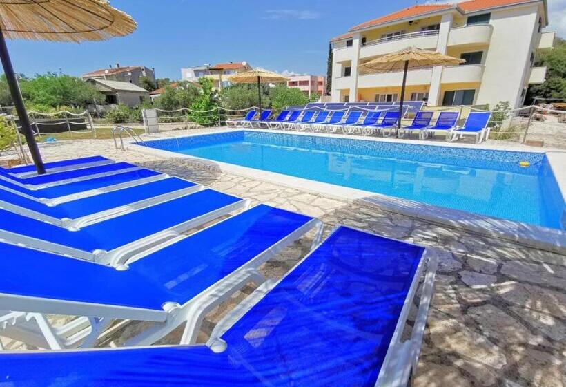 带4个卧室的公寓, Apartments Cvita Holiday