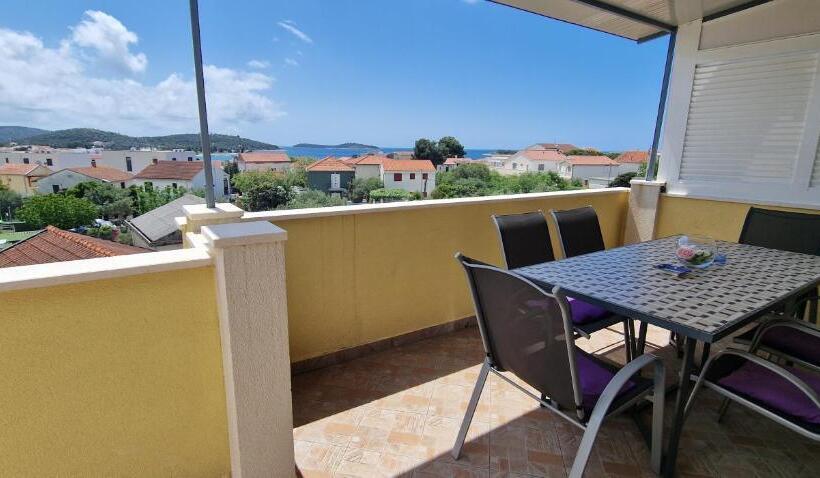 آپارتمان 4 خوابه, Apartments Cvita Holiday