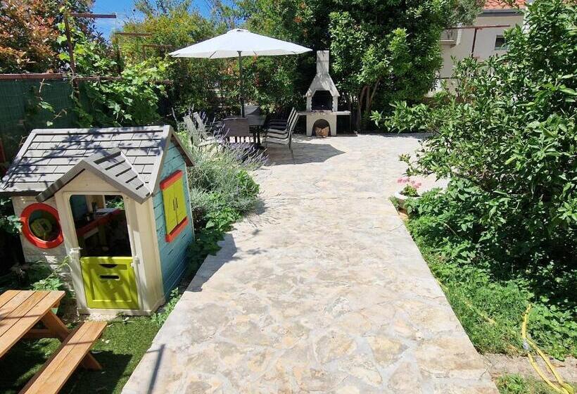 带花园景观及2个卧室的公寓, Apartments Cvita Holiday