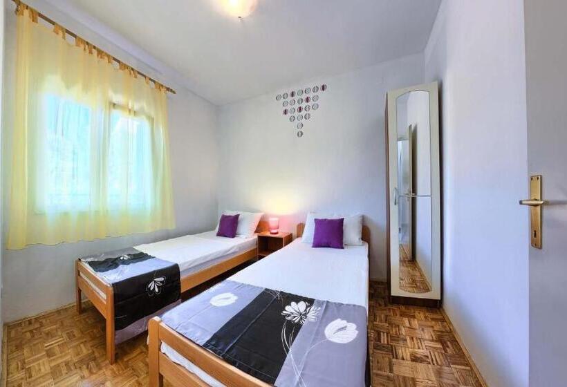 带花园景观及2个卧室的公寓, Apartments Cvita Holiday