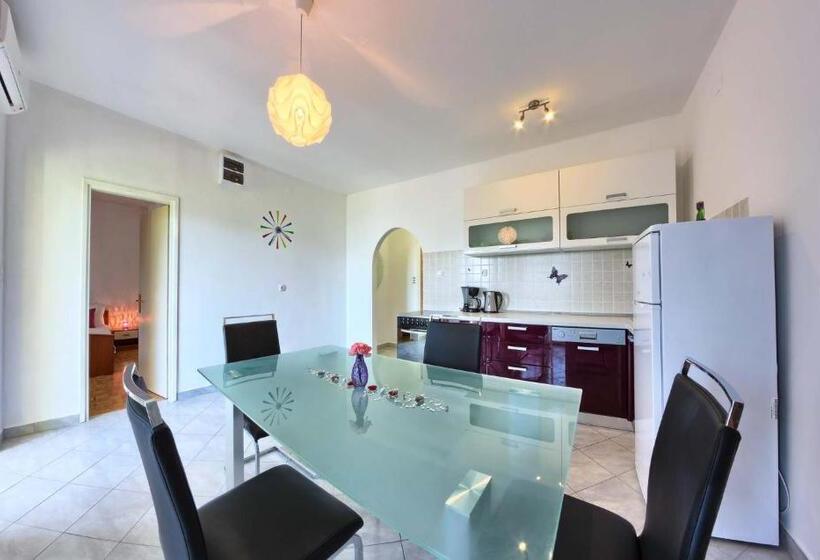 带花园景观及2个卧室的公寓, Apartments Cvita Holiday