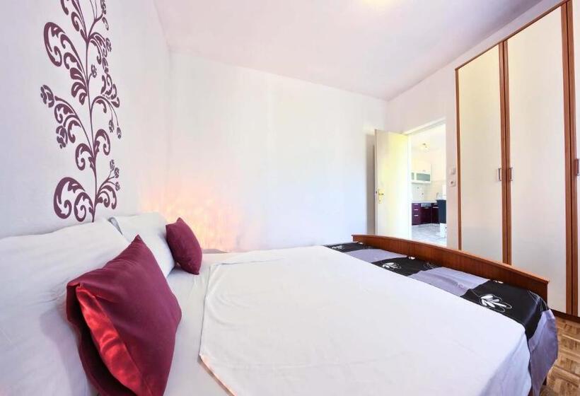 带花园景观及2个卧室的公寓, Apartments Cvita Holiday