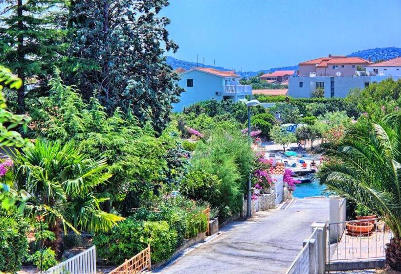 舒适两卧公寓, Apartments Cvita Holiday