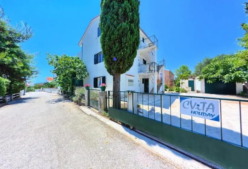 ２ベッドルームのコンフォートアパートメント, Apartments Cvita Holiday