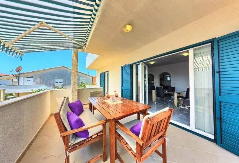 ２ベッドルームのコンフォートアパートメント, Apartments Cvita Holiday