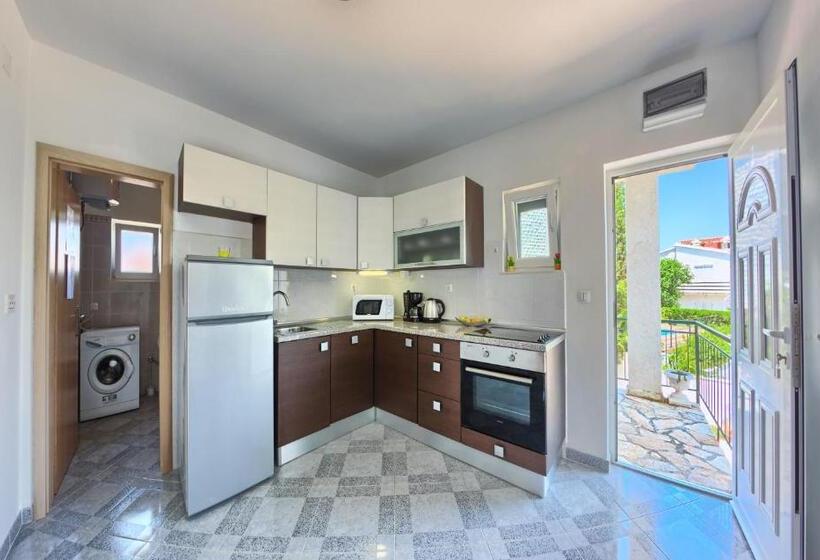 舒适两卧公寓, Apartments Cvita Holiday