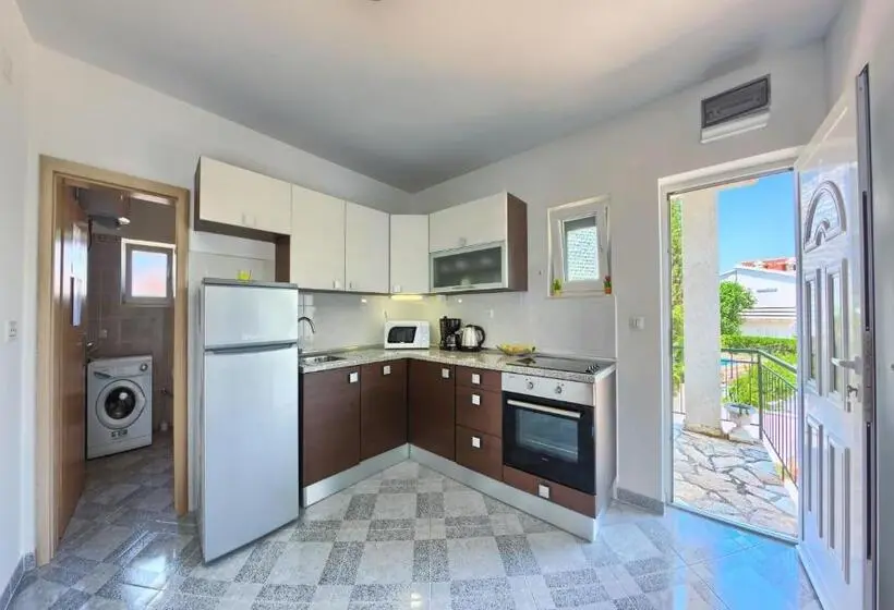２ベッドルームのコンフォートアパートメント, Apartments Cvita Holiday